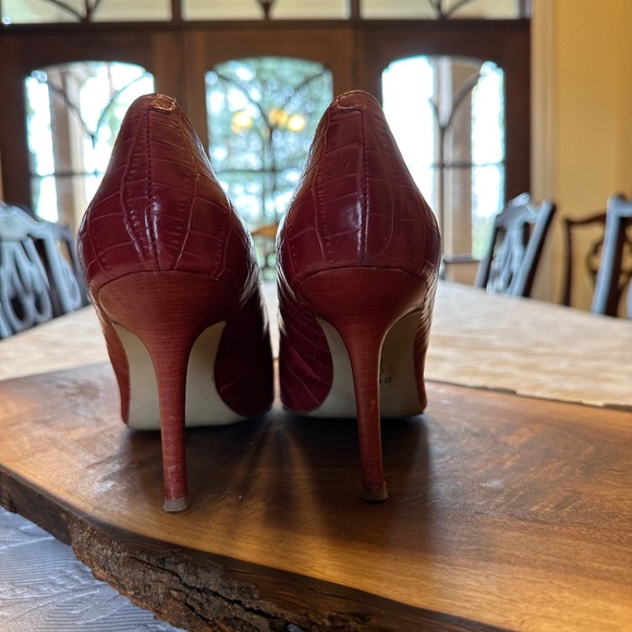 Guess size 9 Red pumps - Picture 2 of 5